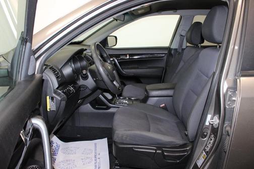 Titanium Silver 2012 Kia Sorento LX