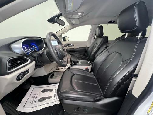 2024 Chrysler Pacifica Touring-L