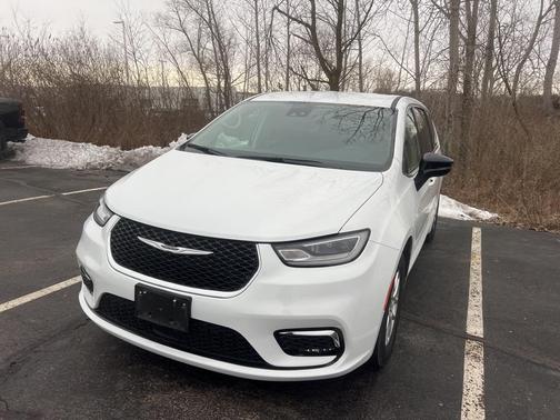 2024 Chrysler Pacifica Touring-L