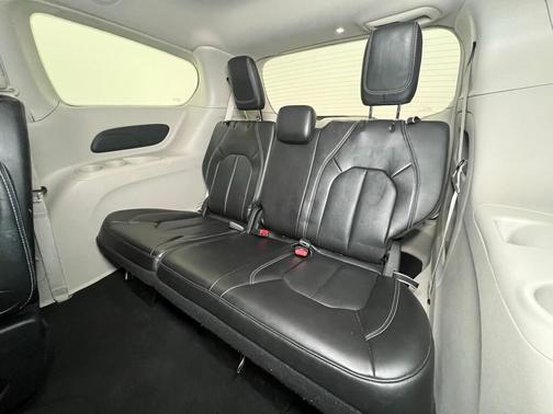 2024 Chrysler Pacifica Touring-L