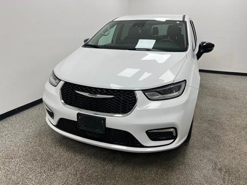 2024 Chrysler Pacifica Touring-L