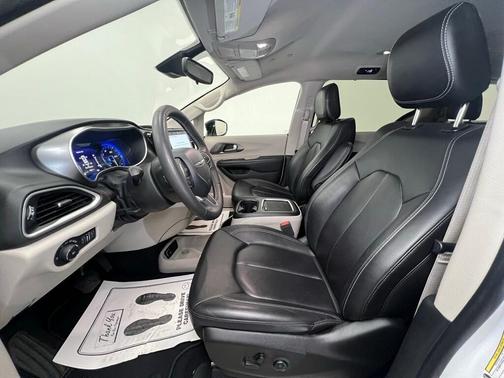 2024 Chrysler Pacifica Touring-L