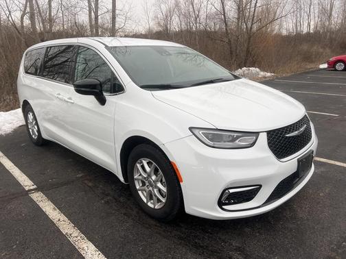 2024 Chrysler Pacifica Touring-L