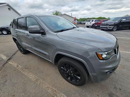 Sting Gray Clearcoat 2021 Jeep Grand Cherokee Laredo X