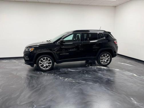 Diamond Black 2022 Jeep Compass Latitude Lux