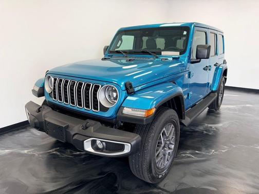 Pearlcoat 2024 Jeep Wrangler Sahara