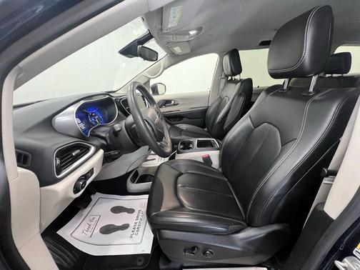 2023 Chrysler Pacifica Touring-L