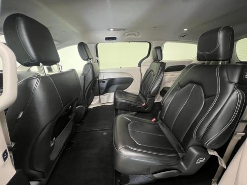 2023 Chrysler Pacifica Touring-L