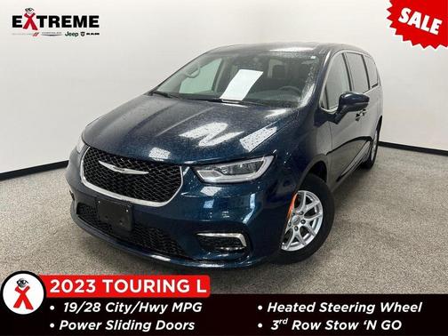 2023 Chrysler Pacifica Touring-L