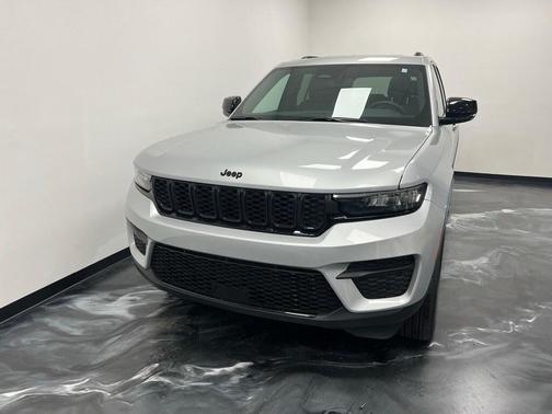 2024 Jeep Grand Cherokee Laredo