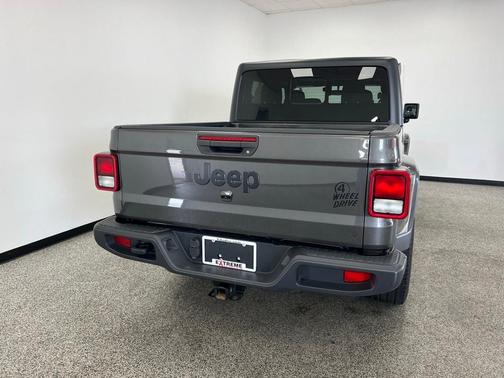 2022 Jeep Gladiator Sport