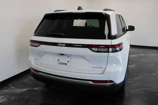 Bright White 2027 Jeep Grand Cherokee Limited