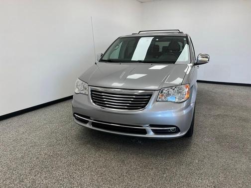2016 Chrysler Town & Country Touring-L