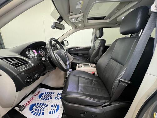 2016 Chrysler Town & Country Touring-L
