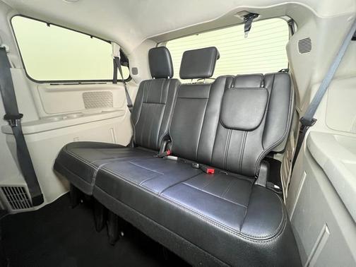 2016 Chrysler Town & Country Touring-L