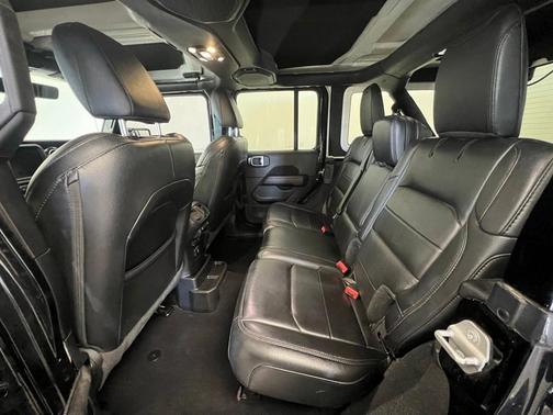 2020 Jeep Wrangler Unlimited Sahara Altitude
