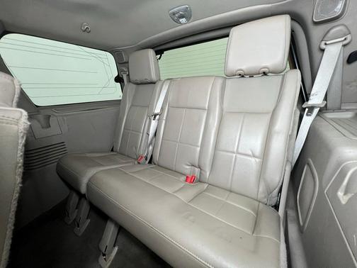 2011 Lincoln Navigator Base