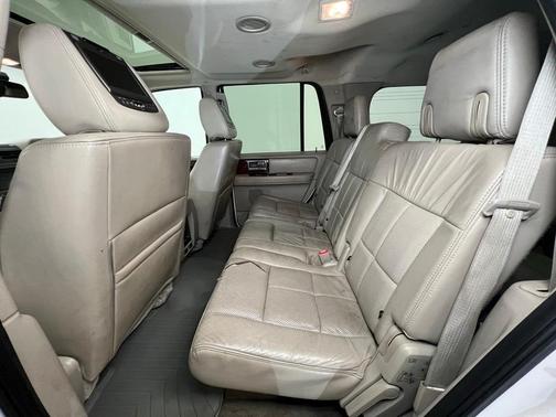 2011 Lincoln Navigator Base