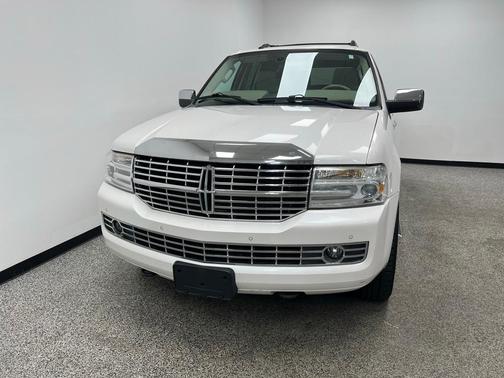 2011 Lincoln Navigator Base