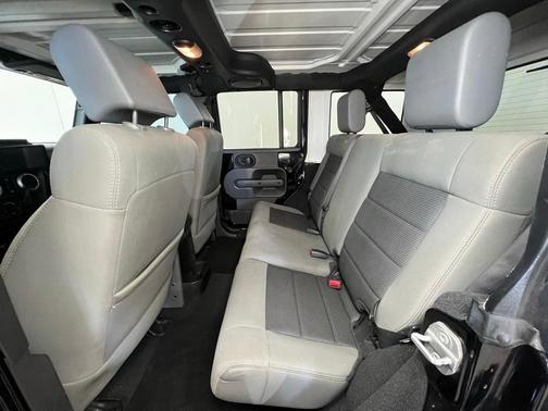 2010 Jeep Wrangler Unlimited Sahara