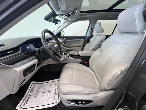 2022 Jeep Grand Cherokee Overland