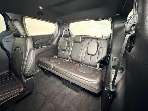 Hydro Blue Pearlcoat 2027 Chrysler Pacifica SELECT