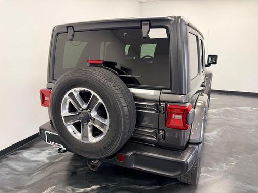 Granite Crystal Clearcoat Metallic 2018 Jeep Wrangler Unlimited Sahara