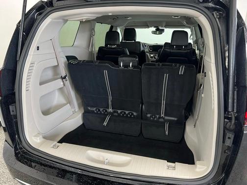 2024 Chrysler Pacifica Touring-L