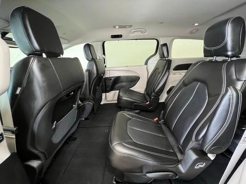 2024 Chrysler Pacifica Touring-L
