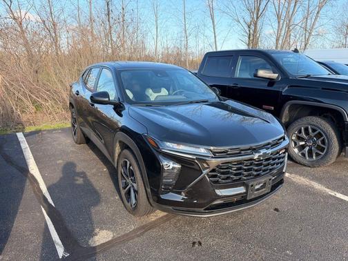 Mosaic Black Metallic 2026 Chevrolet Trax 1RS