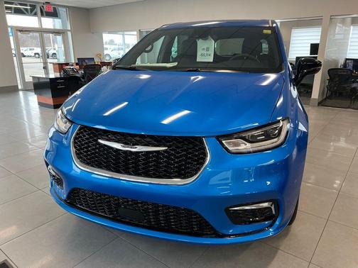 2026 Chrysler Pacifica Select AWD