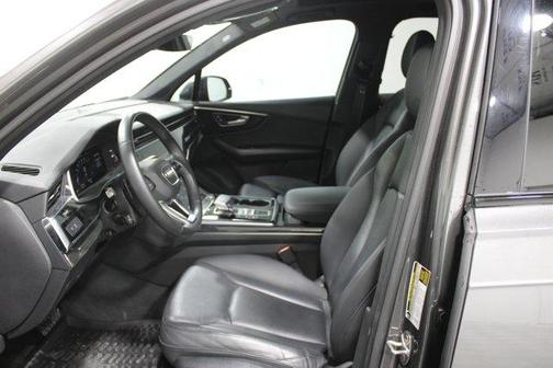 2022 Audi Q7 45 Premium Plus