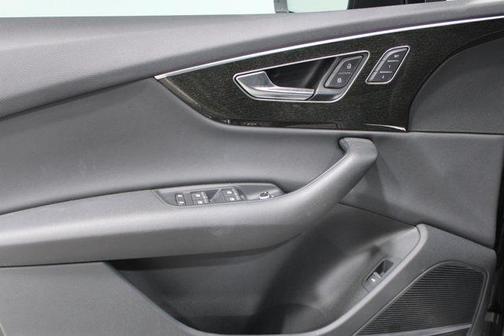 2022 Audi Q7 45 Premium Plus