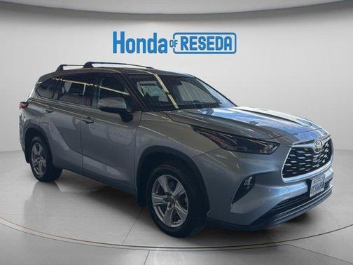 Silver 2022 Toyota Highlander LE