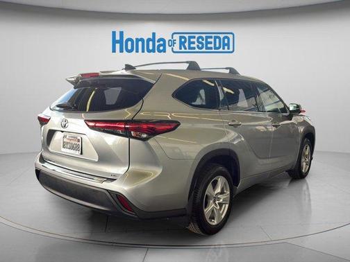 Silver 2022 Toyota Highlander LE