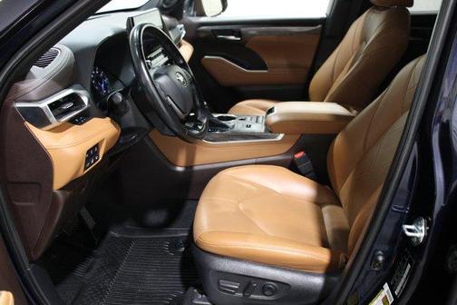 2021 Toyota Highlander Hybrid Platinum