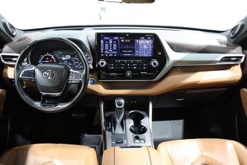 2021 Toyota Highlander Hybrid Platinum