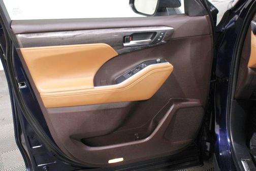 2021 Toyota Highlander Hybrid Platinum
