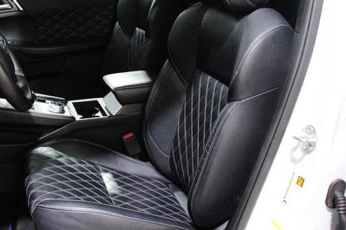 White Diamond 2023 Mitsubishi Outlander PHEV SEL