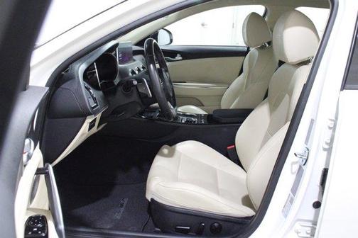 Snow White Pearl 2023 Kia Stinger GT-Line