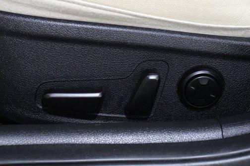 Snow White Pearl 2023 Kia Stinger GT-Line