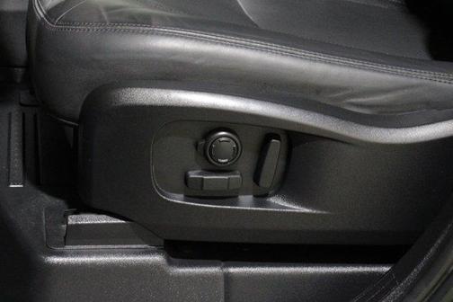 2023 Land Rover Defender 110 SE