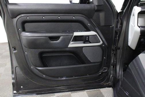 2023 Land Rover Defender 110 SE