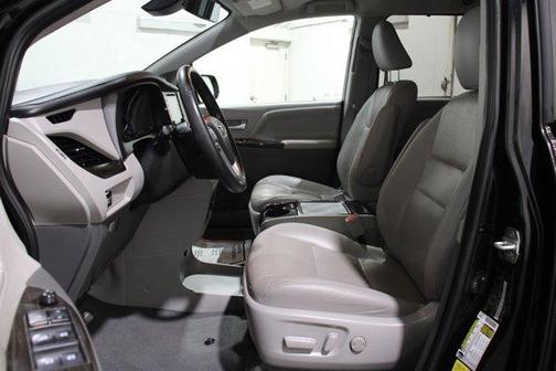 2020 Toyota Sienna XLE