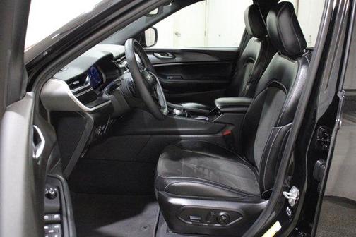 Diamond Black 2023 Jeep Grand Cherokee L Laredo