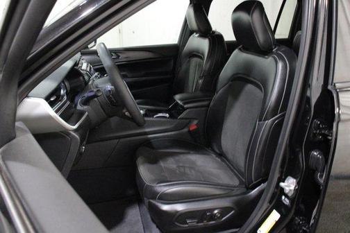 Diamond Black 2023 Jeep Grand Cherokee L Laredo