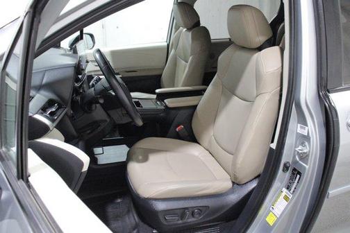 Celestial Silver Metallic 2021 Toyota Sienna XLE