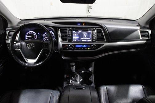 2017 Toyota Highlander SE