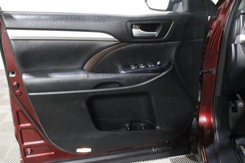 2017 Toyota Highlander SE