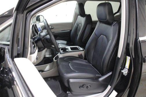 Diamond Black 2024 Chrysler Pacifica Touring-L
